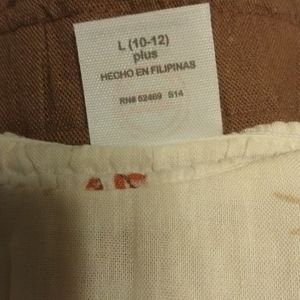 Cute outfit has flowers on it New Not worn